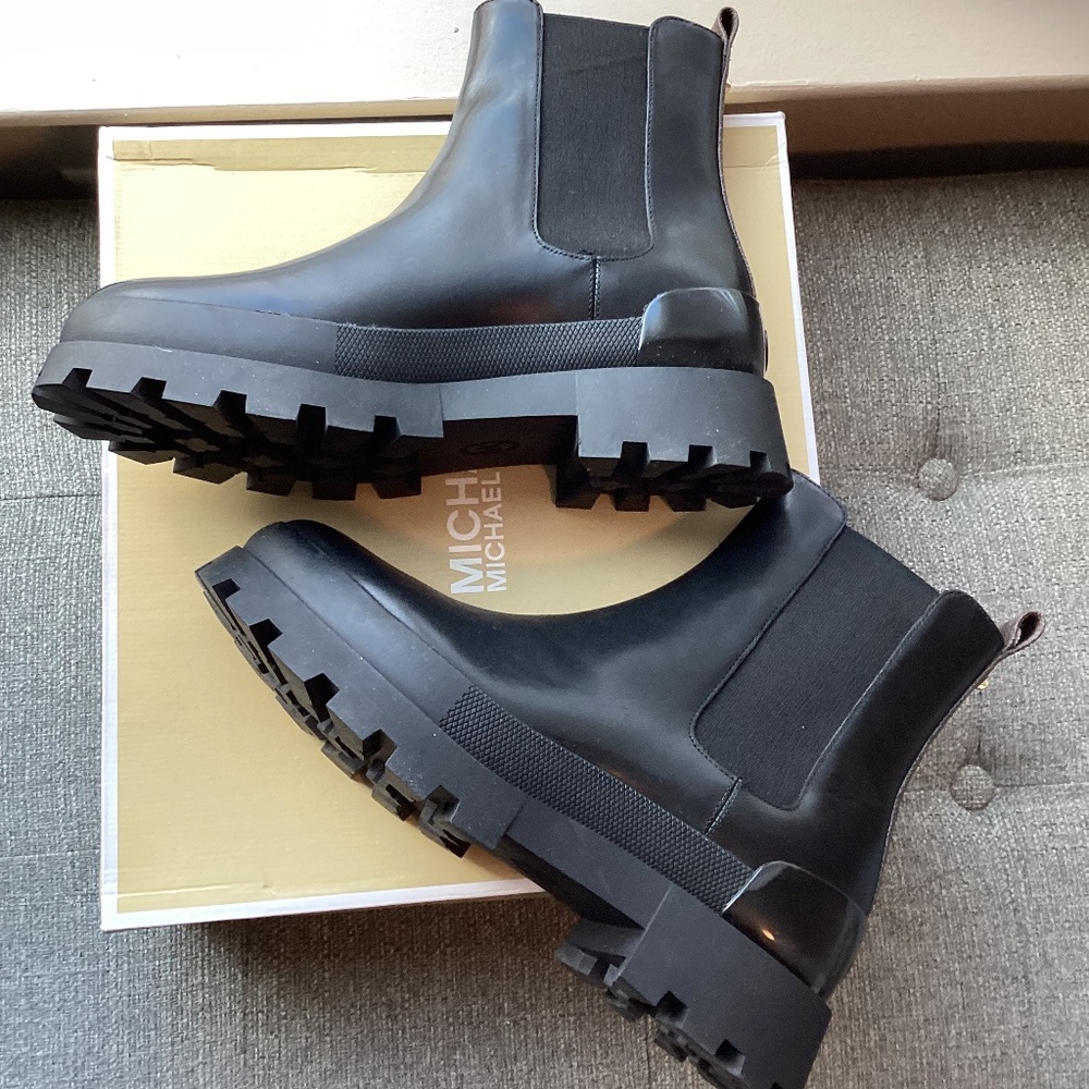 MICHAEL MICHAEL KORS Women's Rowan Pull-On Ankle Chelsea Booties, size 9, $260